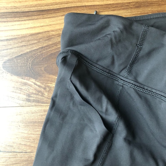 Lululemon Black Crops - Picture 6 of 6